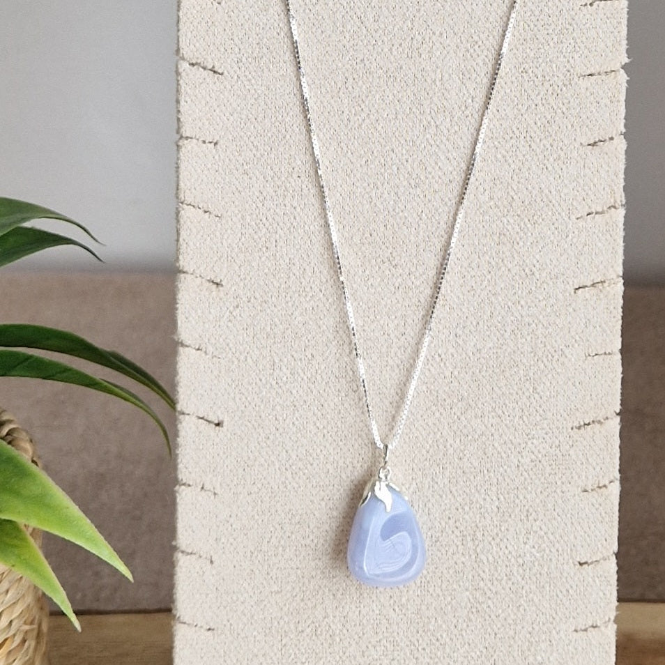 Blauwe Chalcedoon Edelsteen Hangertje | Rust & Communicatie | De Helende Steen