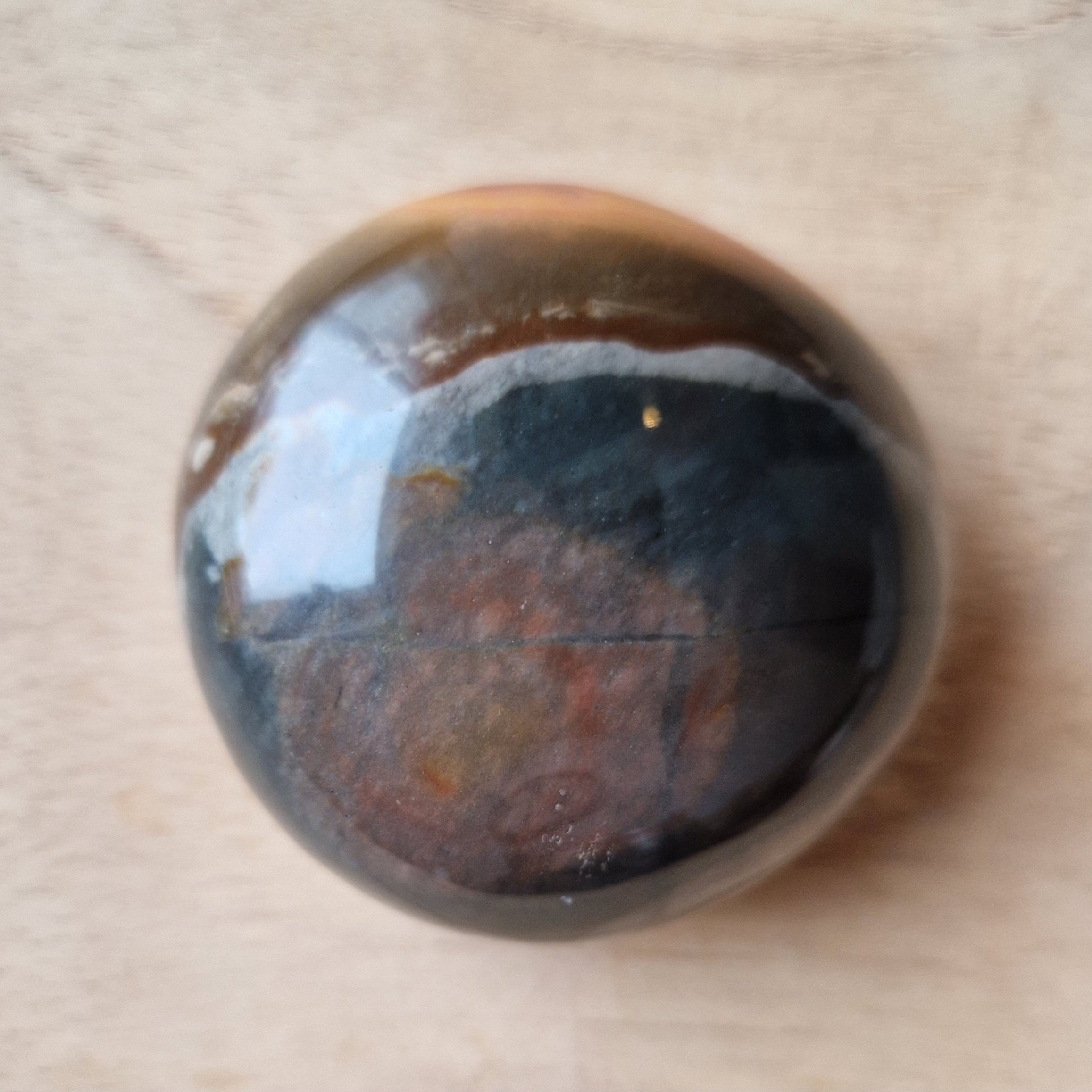 Polychroom Jaspis Handsteen