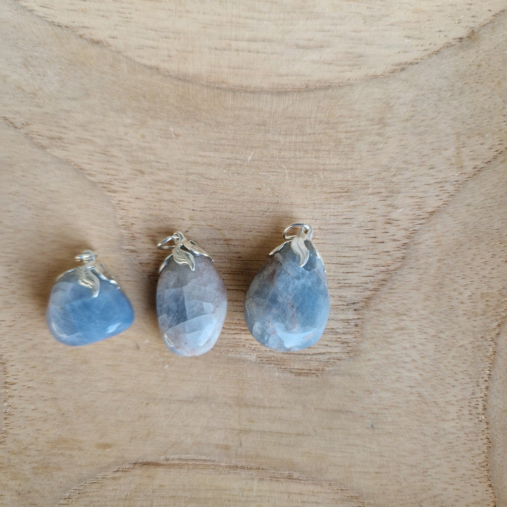 Blauwe Calciet Hangertje