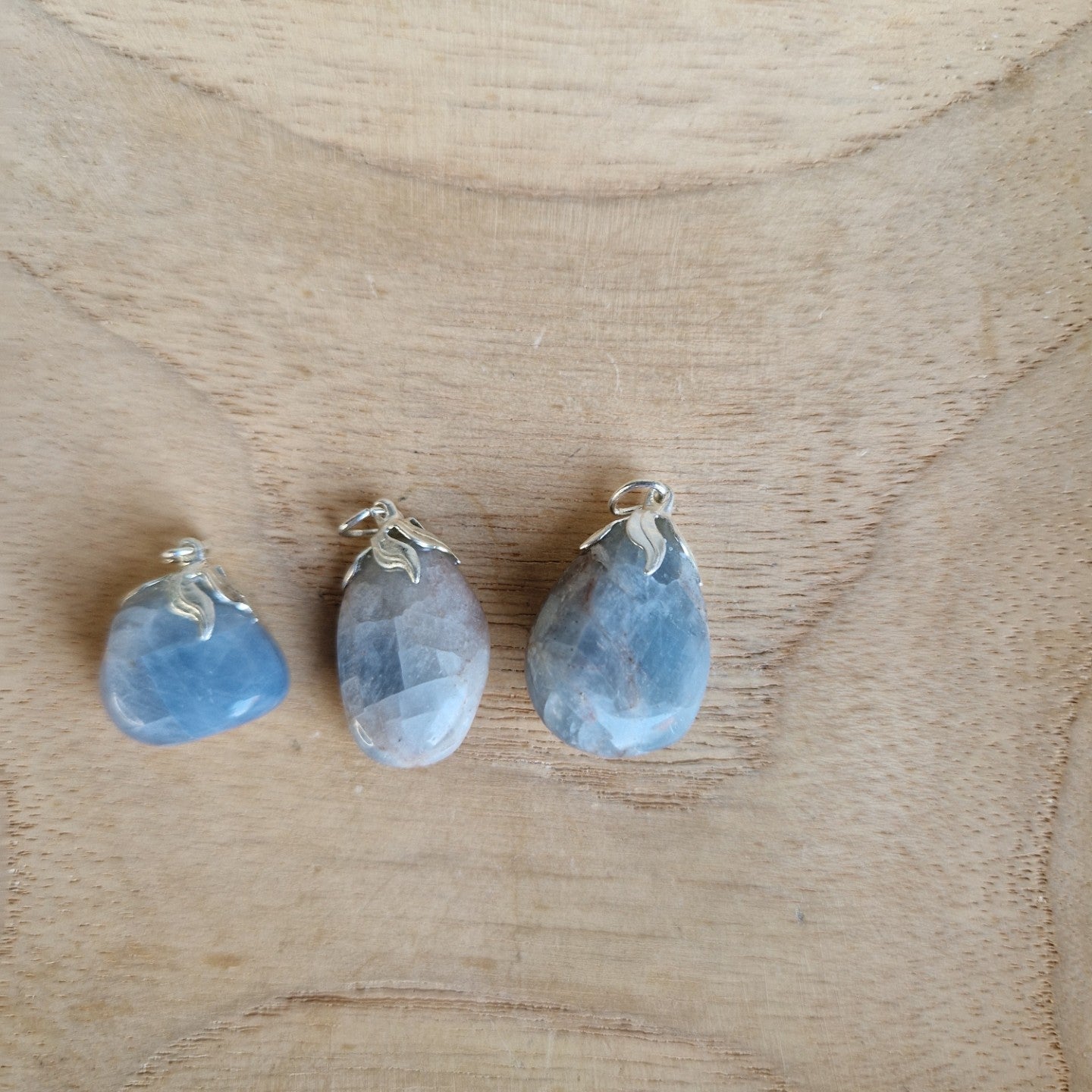 Blauwe Calciet Hangertje