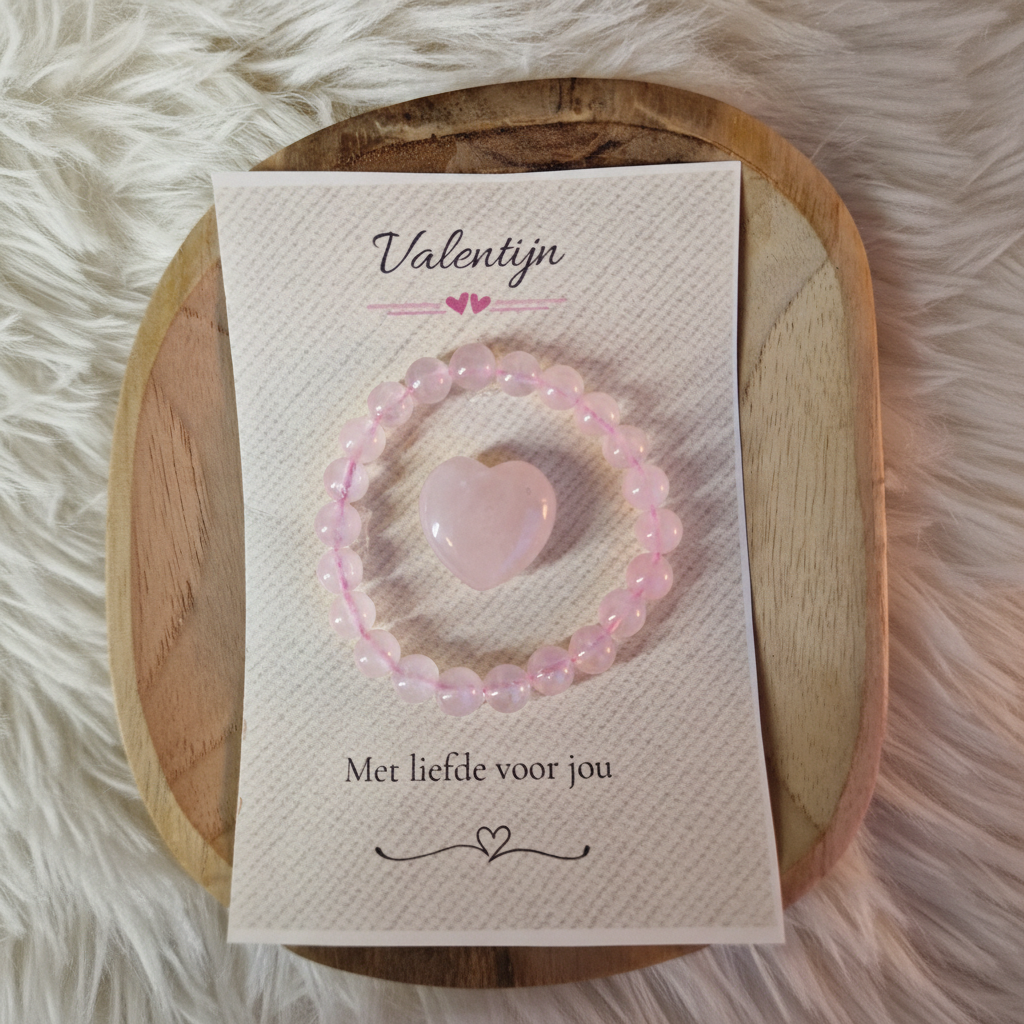 Valentijn vrouwenarmband op kaart met hart
