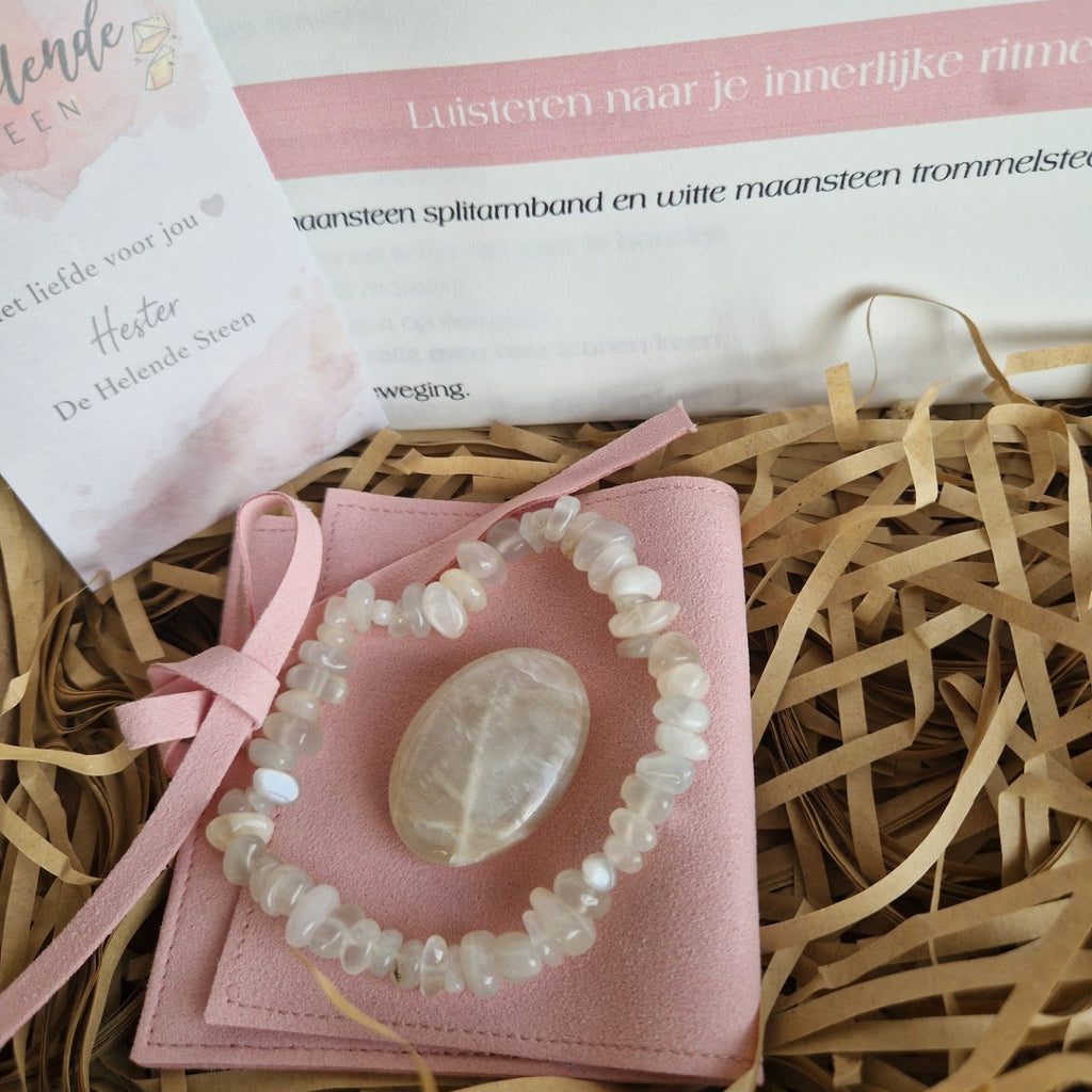 Het Zachte Moment – April | Witte Maansteen